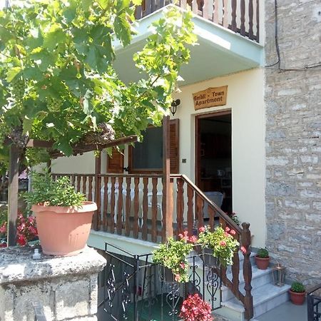 Small Town Apartment Konitsa Luaran gambar