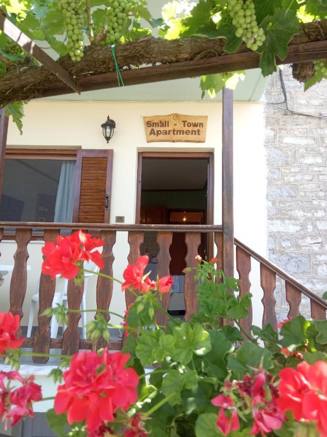 Small Town Apartment Konitsa Luaran gambar