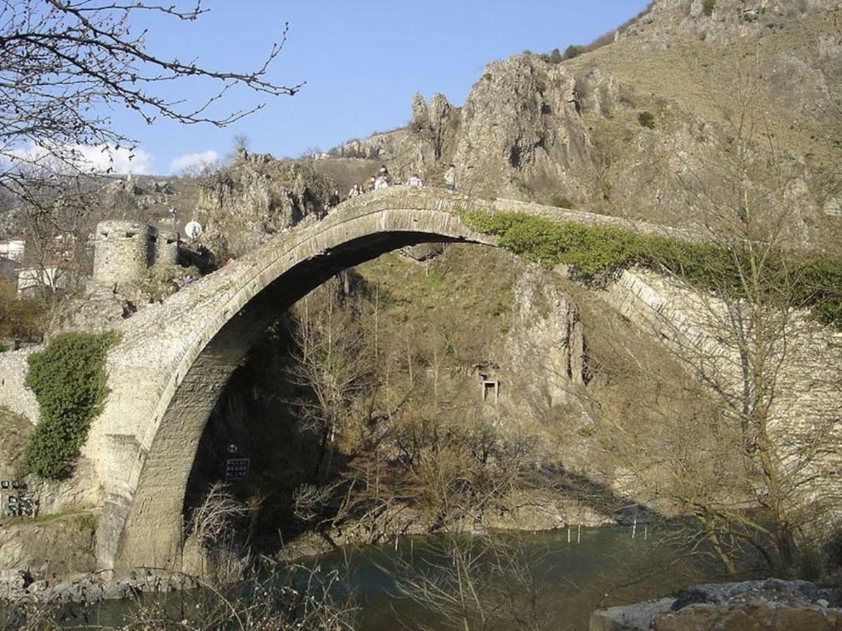Small Town Apartment Konitsa Luaran gambar